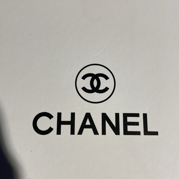 Chanel Box - Picture 8 of 12